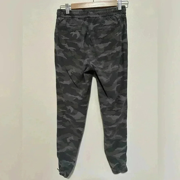 Athleta Farallon Jogger - Camo Print - Size 2 - Picture 2 of 11
